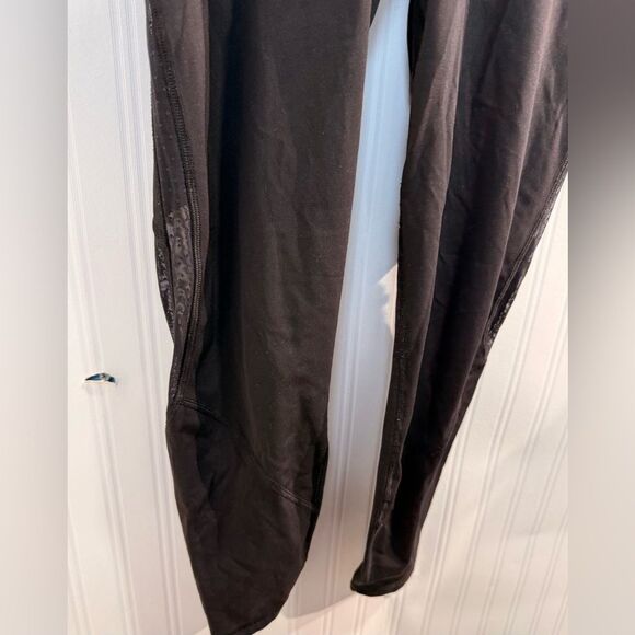Lululemon Revitalize Tight in Black Long Leggings Sz 8 - Picture 5 of 11